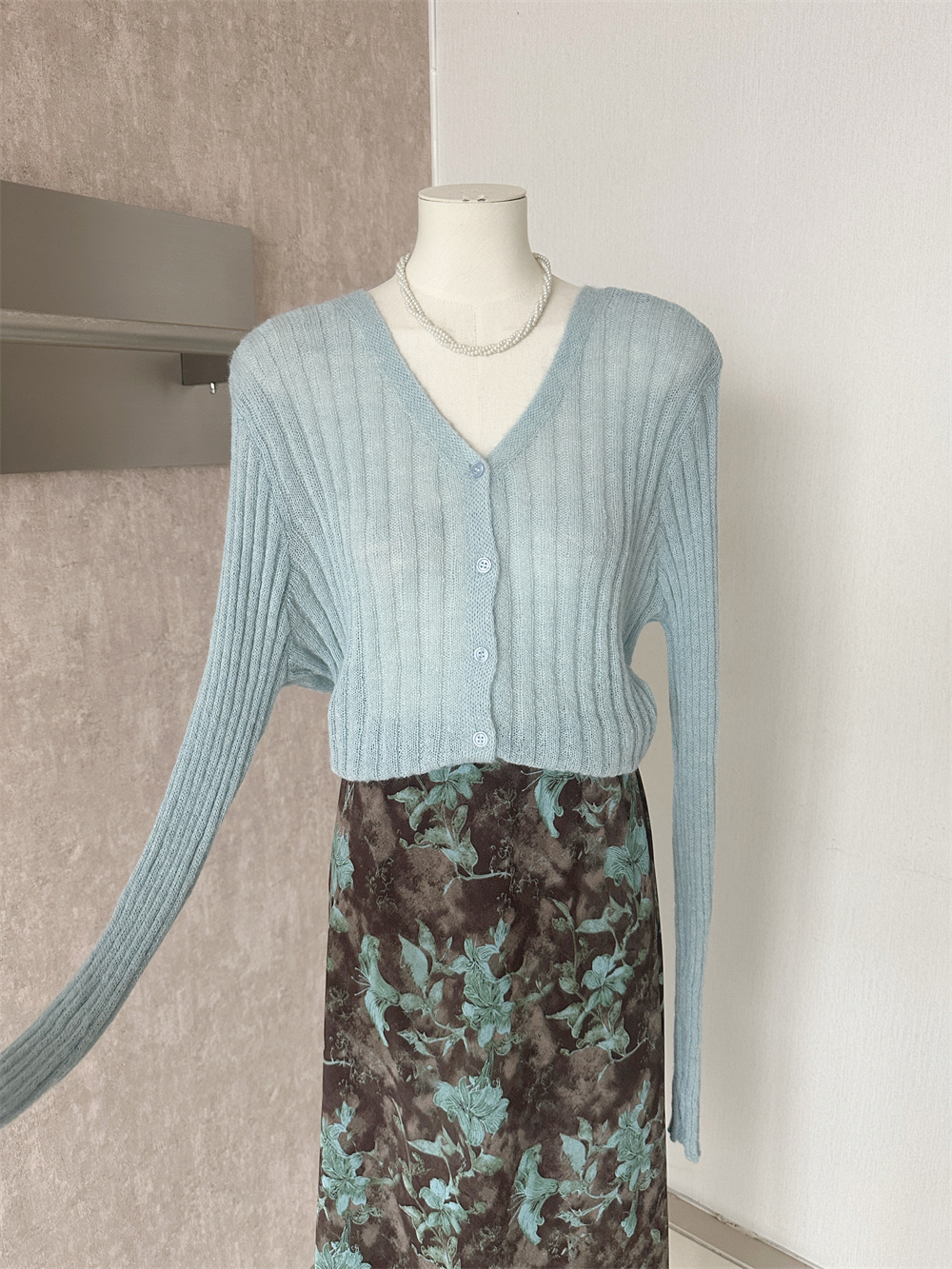 2026 Autumn Korean Style Two-Piece Set Women's Knit Cardigan Floral High Waist Skirt - Image 4